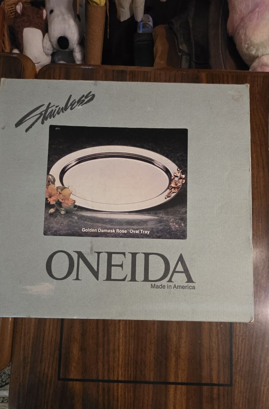 Oneida Golden Damask Rose Oval Tray - Silver Finish